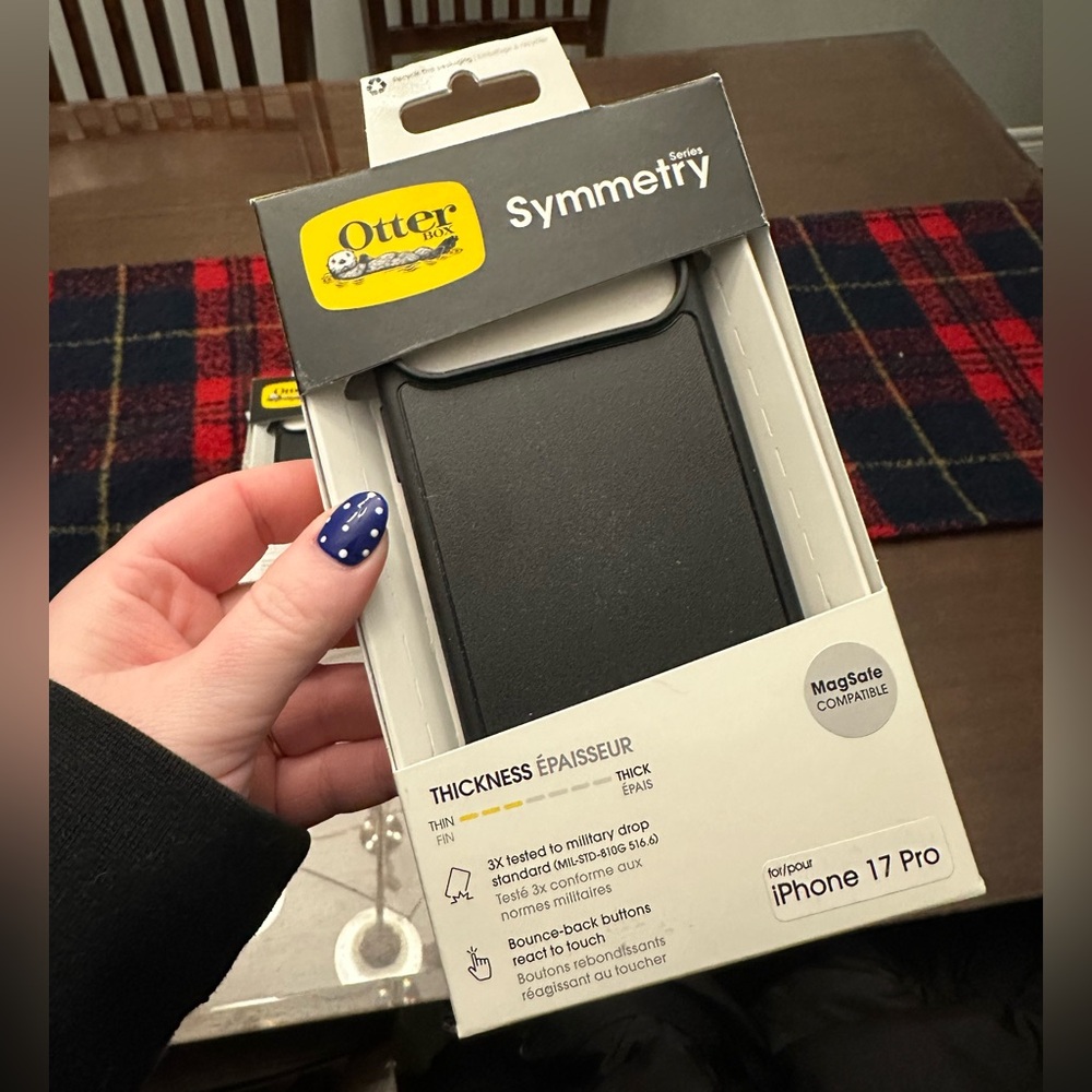 OTTERBOX iPhone 17‎ Symmetry MagSafe Black Case